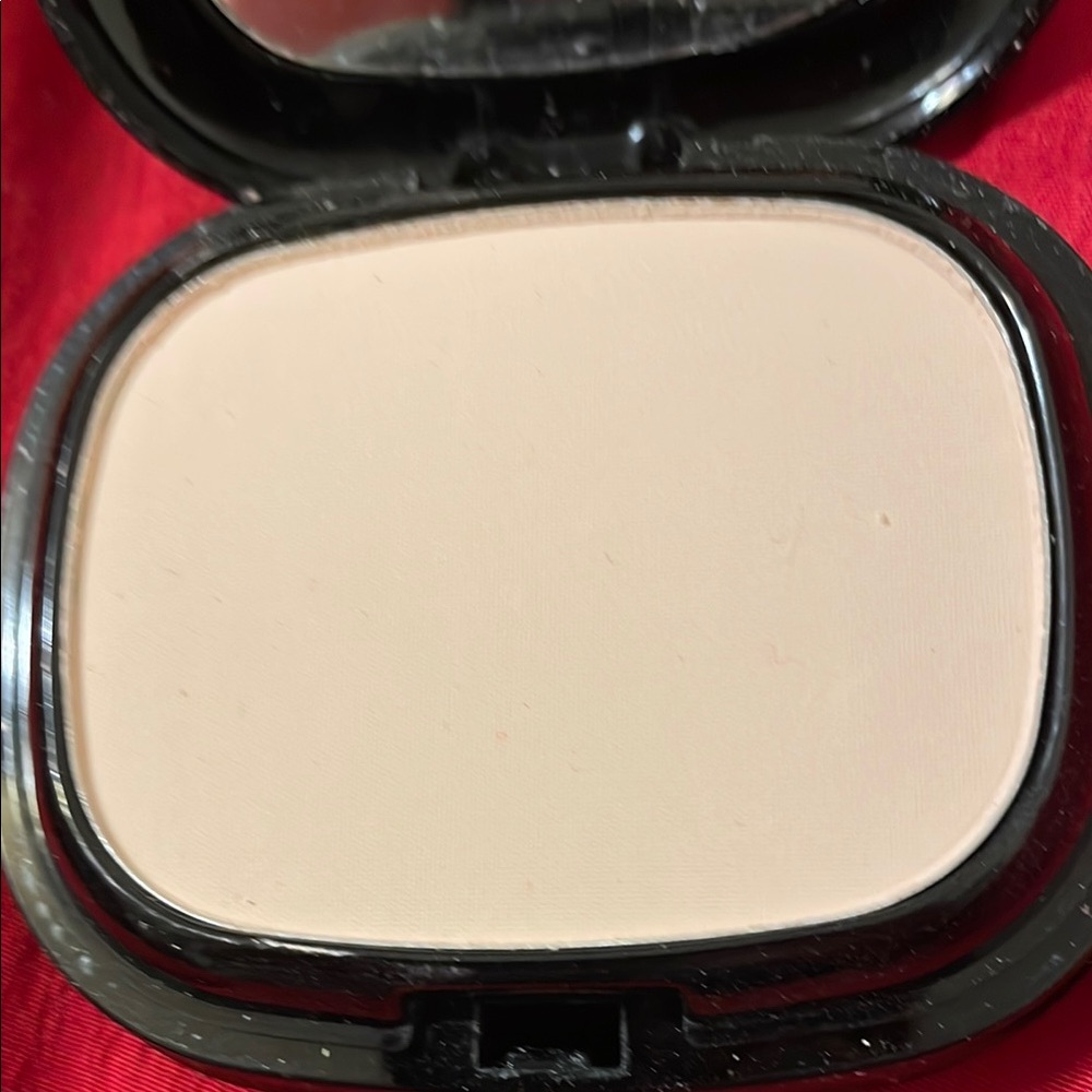 Lameila Cream Setting Powder Matte Finish Compact